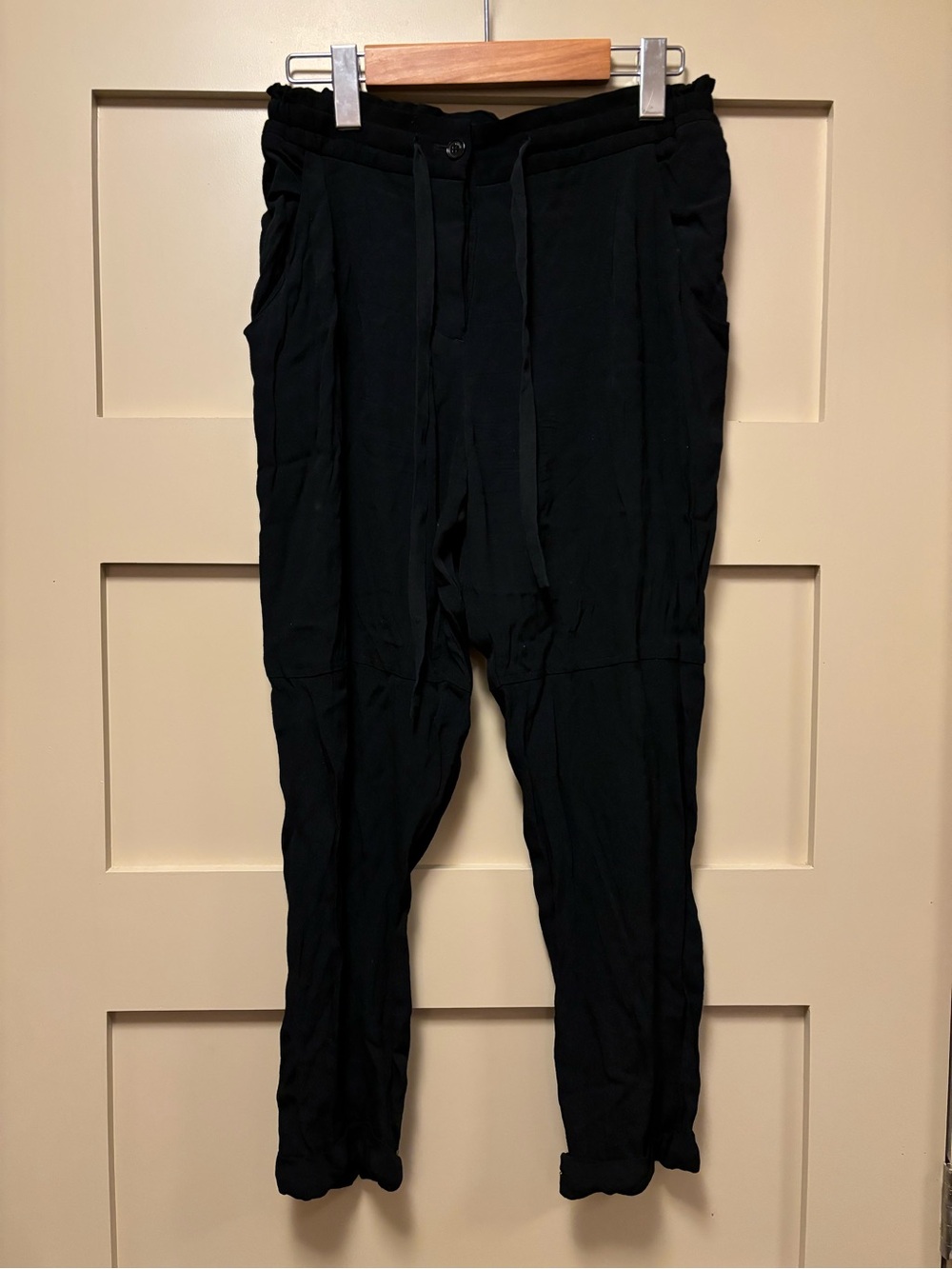 WILFRED Fluid Jogger Taper Crop Pant Button Fly Relaxed Slim Drawstring Trouser